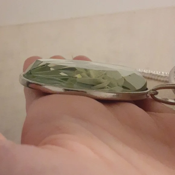 Floral Pendant Silver Tone Circle Necklace (C 1945) - Picture 6 of 6